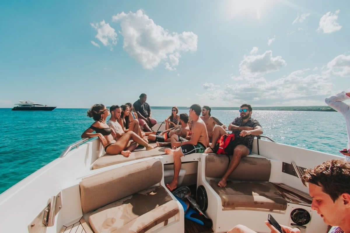 cerri-tender-private-boat-charter-la-romana-catalina-island-5