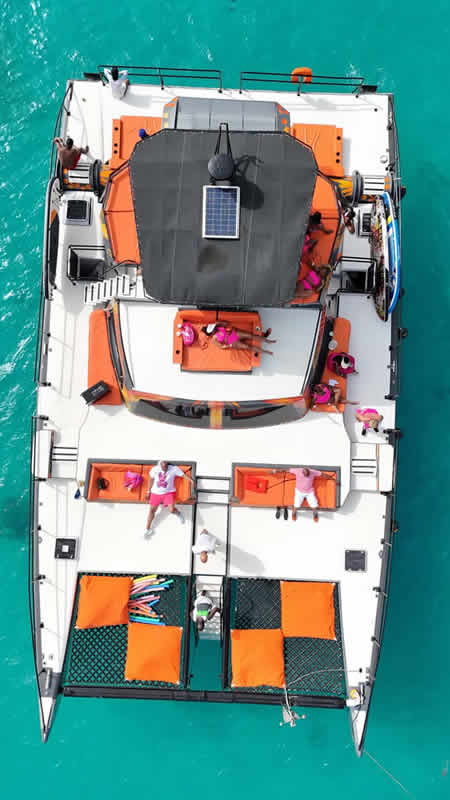 Súper Catamarán Privado "Take It Easy"